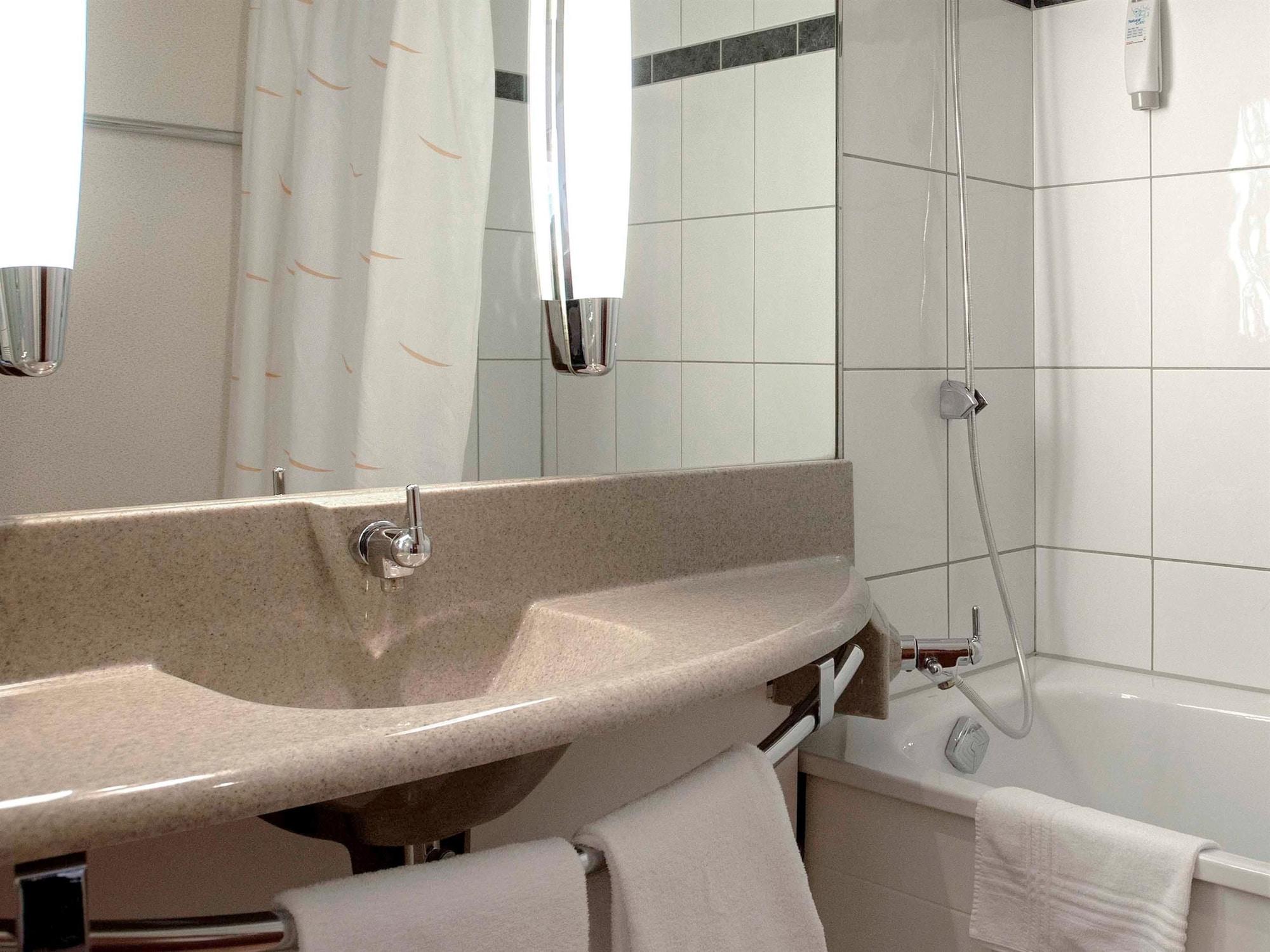 Ibis 3 Lacs Neuchatel Thielle Eksteriør billede
